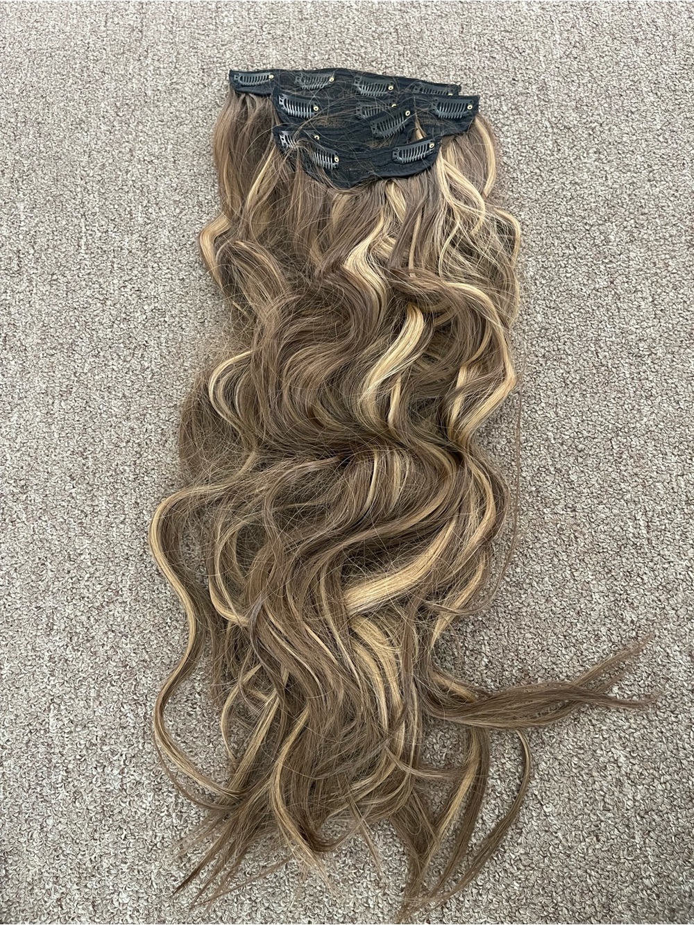 Clip-In Hair Extensions - Synthetic 
24 inches